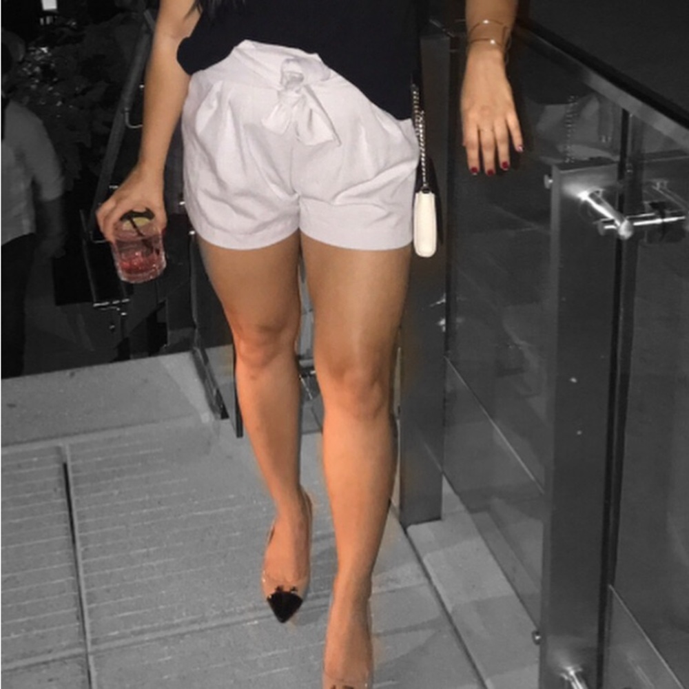 Beige Cream front tie high waisted shorts women’s 10